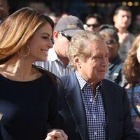 Regis Philbin and Maria Menounos at entertainment news show 'Extra' at The Grove | Picture 130936